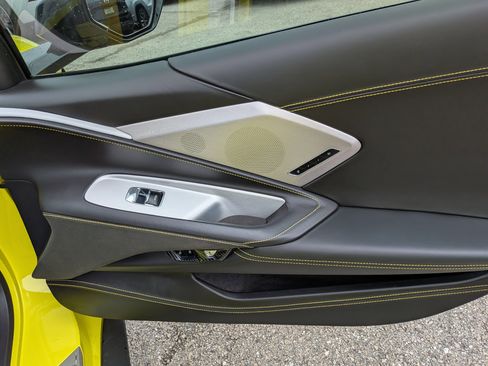 Used 2022 Chevrolet Corvette Stingray Premium Conv w/ Z51 Performance Package RWD image 16