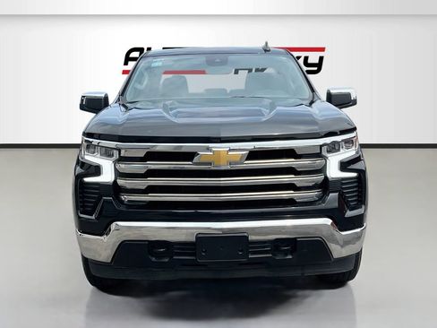 Used 2025 Chevrolet Silverado 1500 LT AWD/4WD image 2