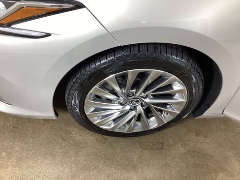 Used 2019 Lexus ES 350 w/ Accessory Package FWD image 25