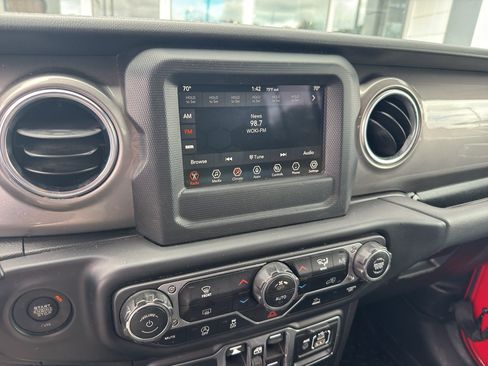 Used 2021 Jeep Wrangler Unlimited Sahara AWD/4WD image 10