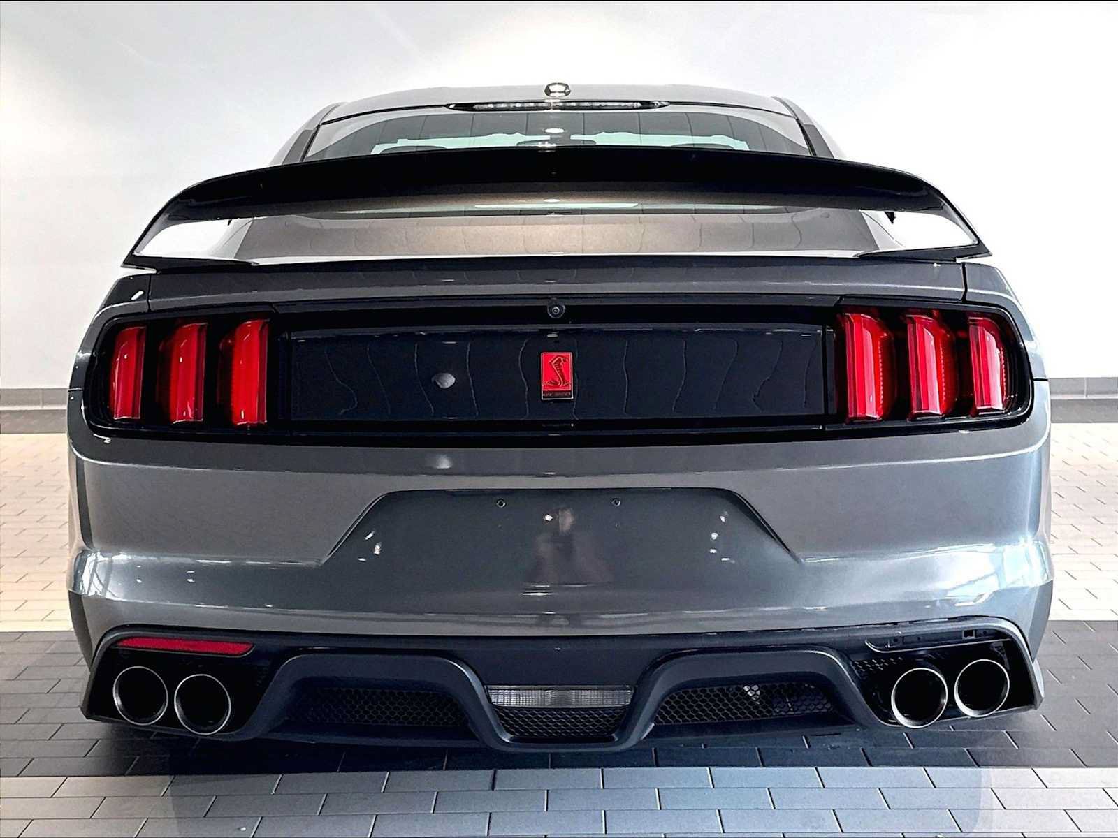 Used 2018 Ford Mustang Shelby GT350R w/ GT350R Equipment Group 920A RWD image 9