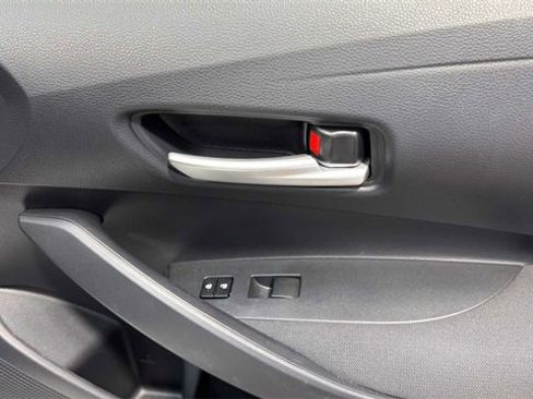 Used 2020 Toyota Corolla LE image 16