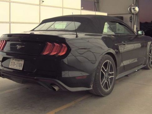 Used 2018 Ford Mustang Premium image 3