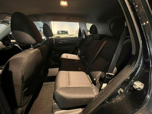 Used 2020 Nissan Rogue SV image 12