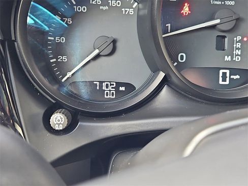 Certified 2025 Porsche Macan image 14