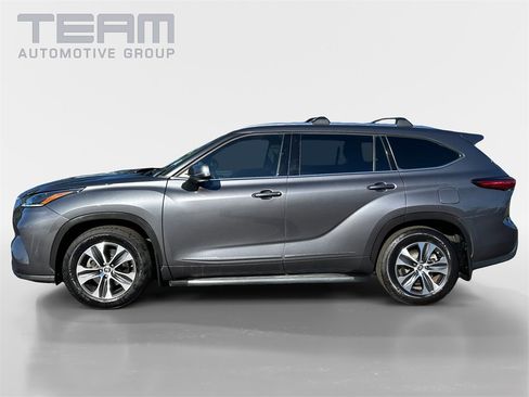 Used 2021 Toyota Highlander XLE image 4