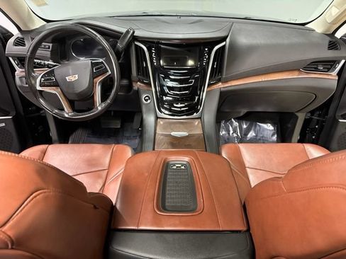 Used 2020 Cadillac Escalade Luxury w/ Escalade Sport Edition AWD/4WD image 4