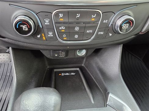 Used 2022 Chevrolet Traverse RS image 27