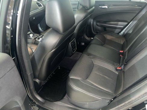 Used 2017 Chrysler 300 C image 12