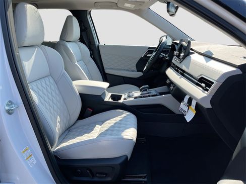New 2025 Mitsubishi Outlander SEL image 32