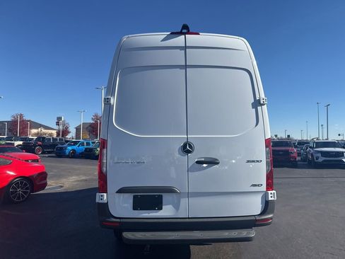 Used 2025 Mercedes-Benz Sprinter 2500 image 6