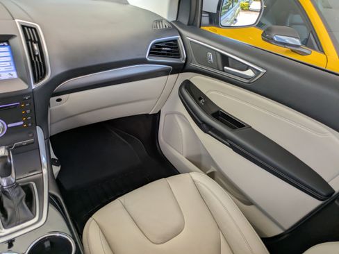 Used 2018 Ford Edge Titanium w/ Technology Package AWD/4WD image 17