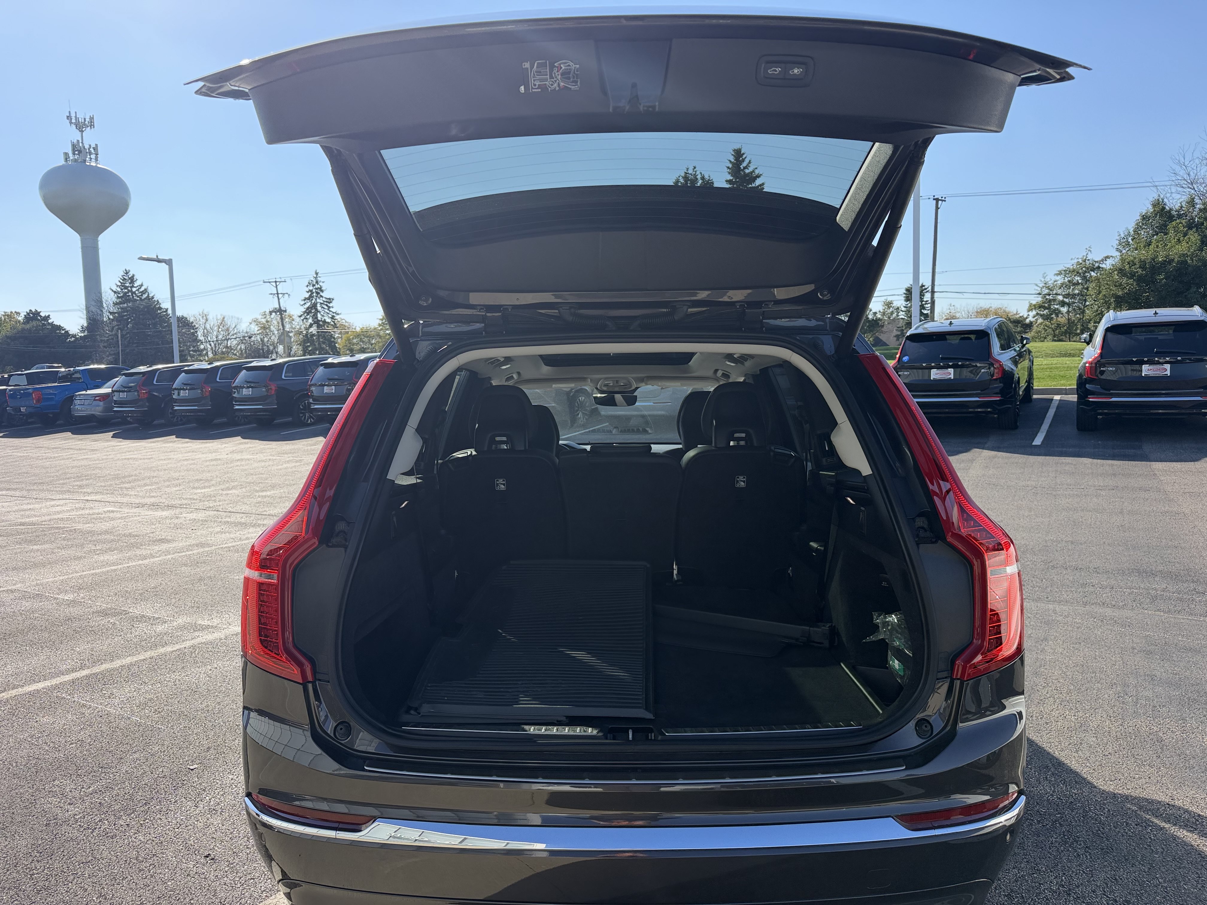 Used 2024 Volvo XC90 B6 Plus w/ Protection Package Premier AWD/4WD image 11