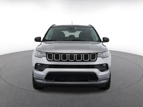 Used 2025 Jeep Compass Limited AWD/4WD image 2