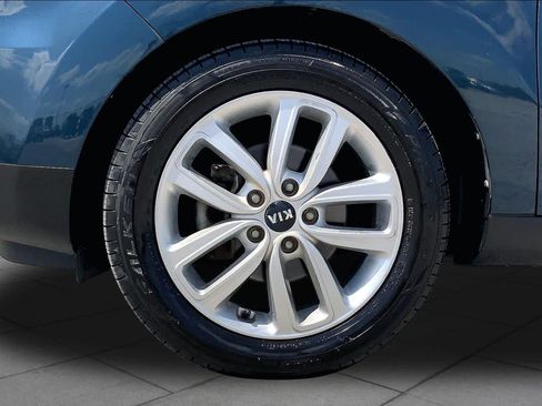 Used 2018 Kia Soul + FWD image 11
