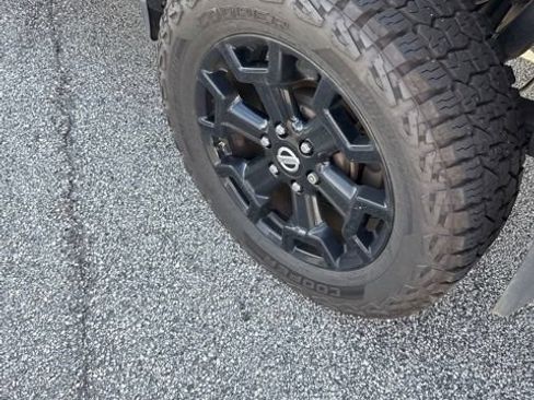 Used 2018 Nissan Titan SV w/ SV Convenience Package AWD/4WD image 6