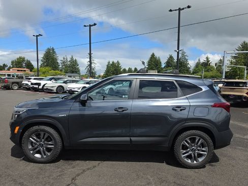 Used 2021 Kia Seltos S AWD/4WD image 3