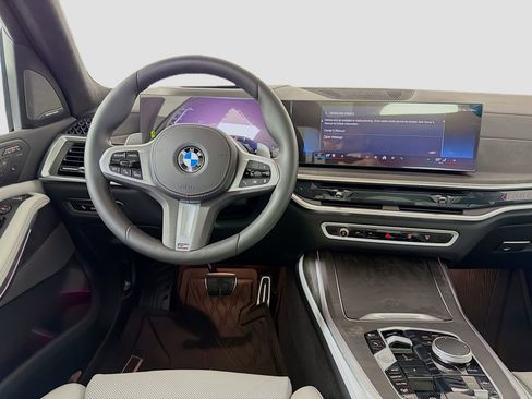 Used 2026 BMW X7 xDrive40i w/ M Sport Package AWD/4WD image 26