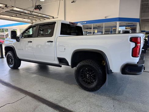 Used 2024 Chevrolet Silverado 2500 ZR2 w/ Technology Package AWD/4WD image 5