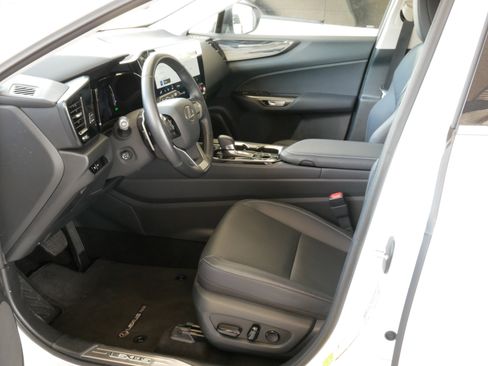 Certified 2025 Lexus NX 350h AWD w/ Accessory Package (2T) image 4