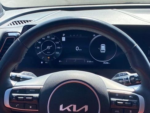 Used 2024 Kia Sportage SX image 9