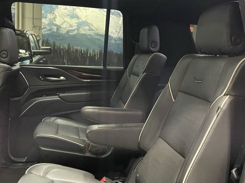 Used 2023 Cadillac Escalade ESV Premium Luxury AWD/4WD image 15