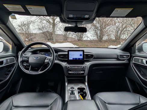 Used 2020 Ford Explorer XLT w/ Equipment Group 202A image 10