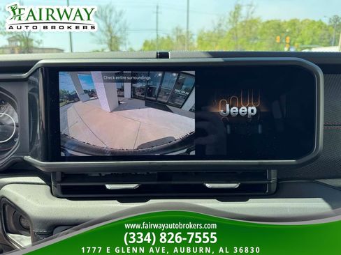 Used 2025 Jeep Wrangler Unlimited Rubicon w/ Convenience Group image 23