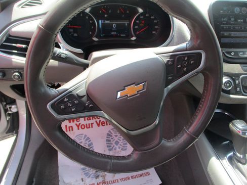 Used 2018 Chevrolet Malibu LT w/ Driver Confidence Package FWD image 12