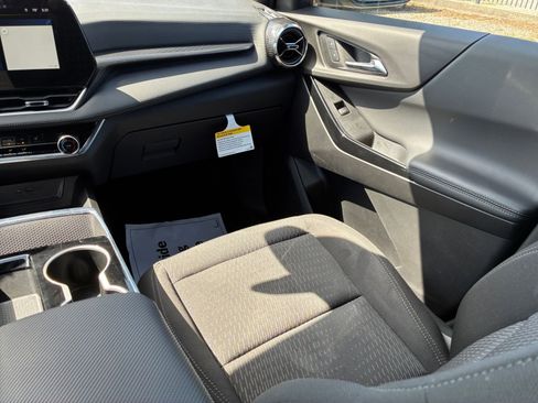 Used 2025 Chevrolet Equinox LT AWD/4WD image 31