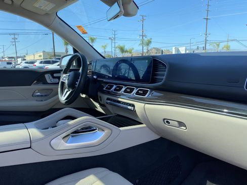 Used 2020 Mercedes-Benz GLS 450 4MATIC image 33