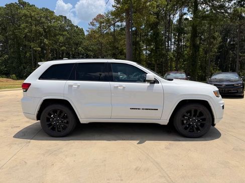 Used 2020 Jeep Grand Cherokee Altitude RWD image 5