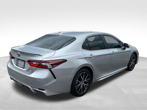 Used 2024 Toyota Camry SE w/ Cold Weather Package FWD image 7