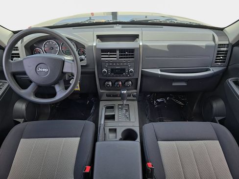 Used 2010 Jeep Liberty Sport RWD image 10