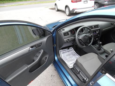 Used 2017 Volkswagen Jetta S FWD image 10