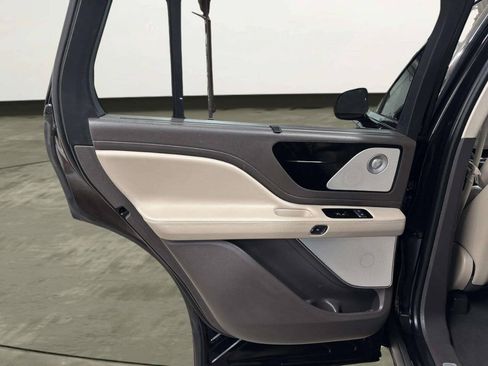 Used 2021 Lincoln Aviator Reserve w/ Equipment Group 202A AWD/4WD image 18