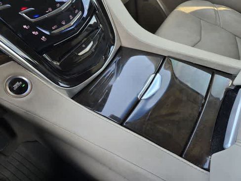 Used 2019 Cadillac Escalade Luxury RWD image 18