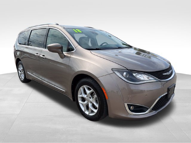 Used 2018 Chrysler Pacifica Touring-L Plus FWD image 1