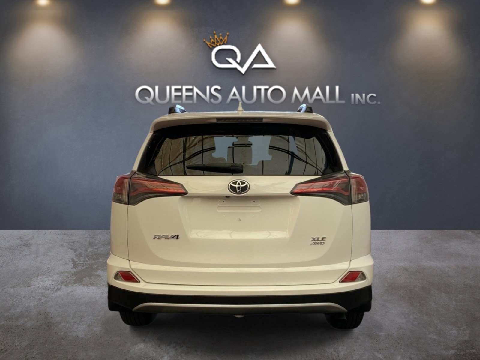 Used 2018 Toyota RAV4 XLE AWD/4WD image 5