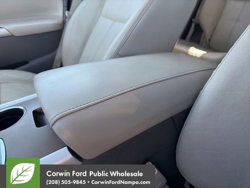 Used 2013 Ford Edge SEL FWD image 21