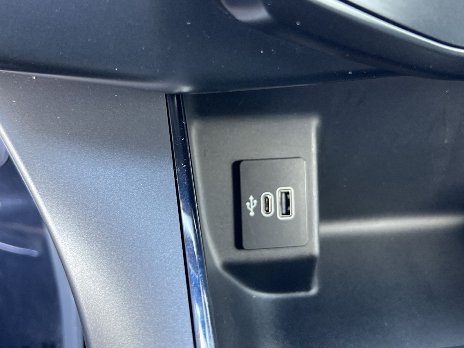 Used 2025 Ford F150 Lightning Flash AWD/4WD image 30