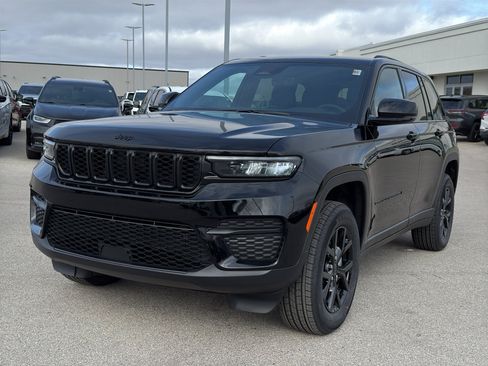 New 2025 Jeep Grand Cherokee Altitude w/ Trailer Tow Package AWD/4WD image 2