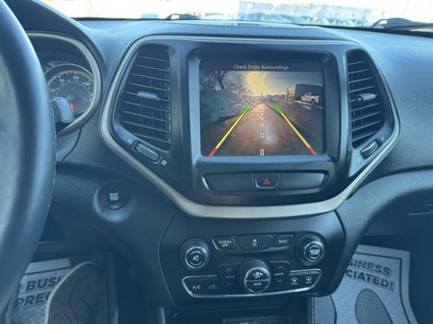 Used 2016 Jeep Cherokee Limited image 22