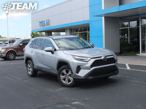 Used 2022 Toyota RAV4 XLE w/ Convenience Package AWD/4WD image 2