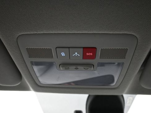 Certified 2022 Hyundai Venue Limited FWD image 17