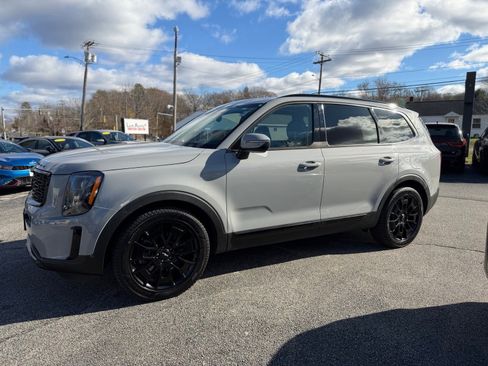 Used 2022 Kia Telluride EX w/ EX Premium Package image 5