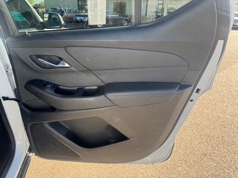 Used 2023 Chevrolet Traverse LT AWD/4WD image 27