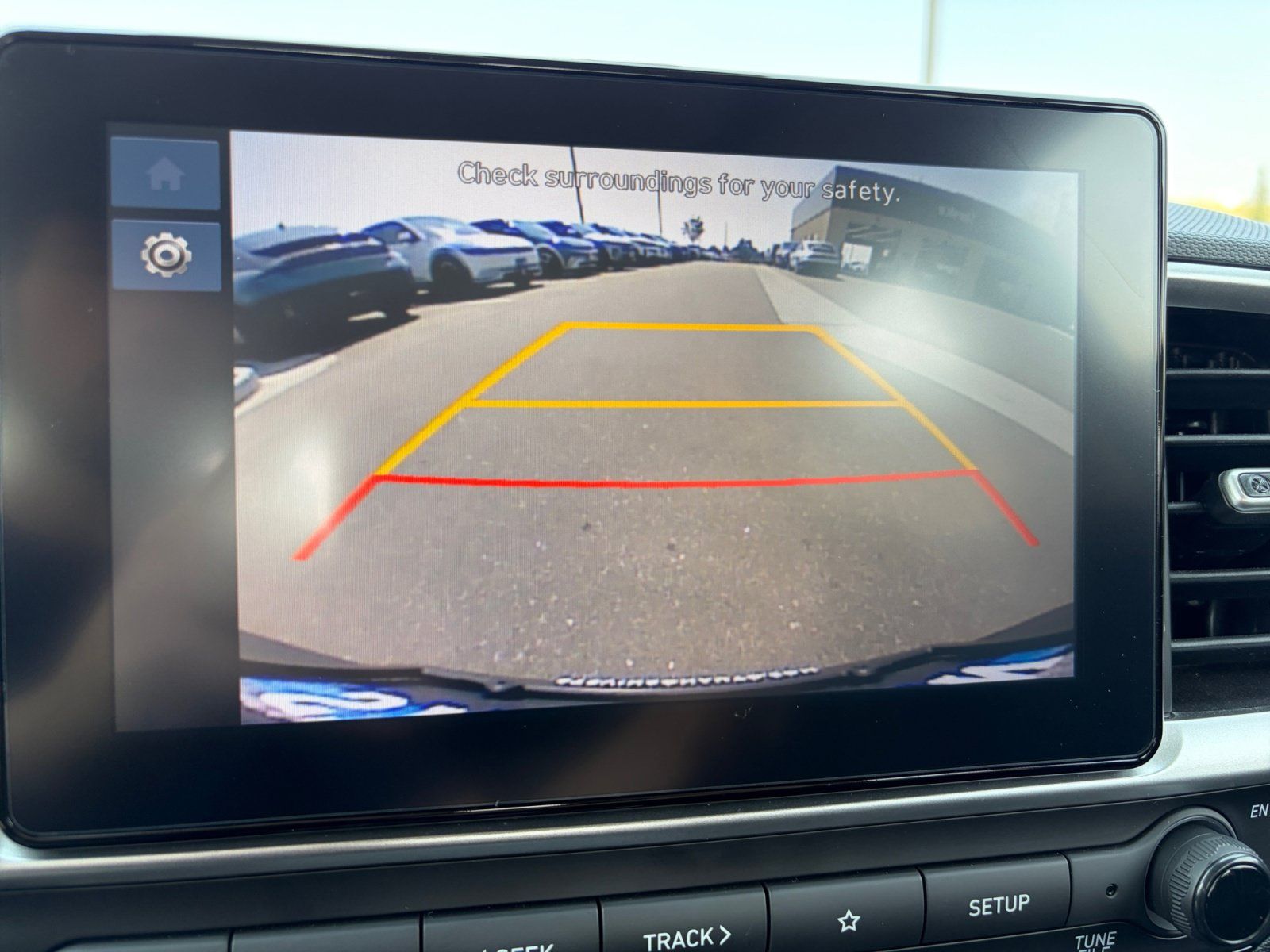 Certified 2025 Hyundai Venue SEL FWD image 27