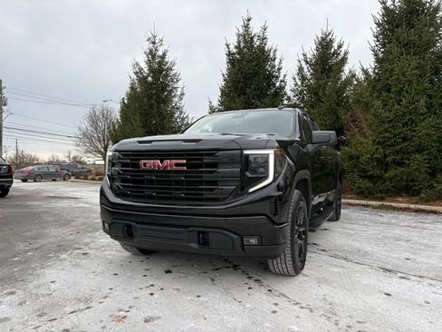 Used 2022 GMC Sierra 1500 Elevation image 1