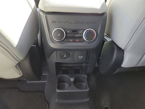 Used 2025 Ford Explorer Platinum w/ Ultimate Package image 15